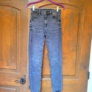 American Eagle High-Rise Distressed Raw Hem Jeans Women's Size 2